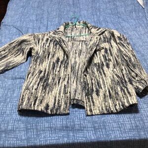 Men's long-sleeved black and white striped design knitted fabric jacket